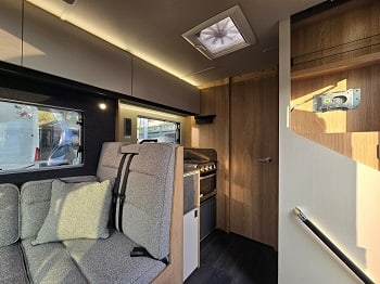 Auto-Trail Excel 675 B - Automatic