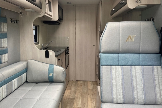 auto-sleepers-kemerton-xl-interior-lounge.jpg