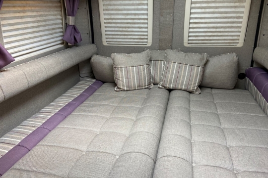 auto-sleepers-warwick-xl-interior-bed.jpg