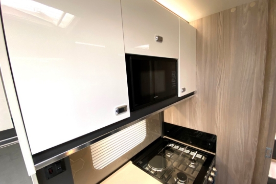 swift-kon-tiki-784-interior-microwave-hob.jpg