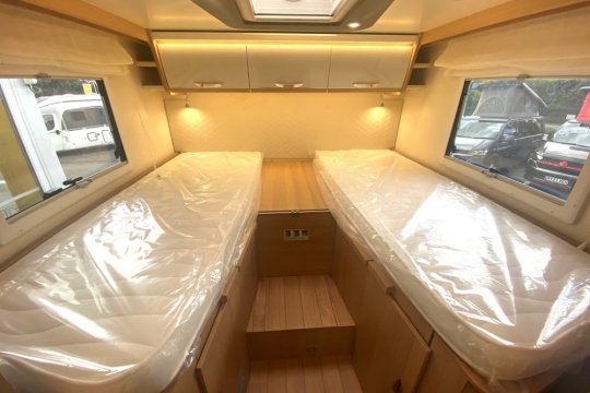 mclouis-fusion-373-interior-fixed-rear-beds.jpg