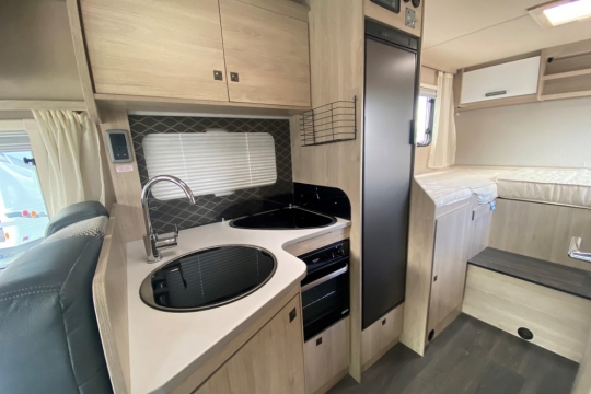 auto-trail-f70-interior-kitchen.jpg