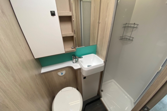 auto-trail-f70-interior-washroom.jpg