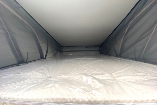 laika-ecovip-cv600-interior-pop-top-roof-bed.jpg