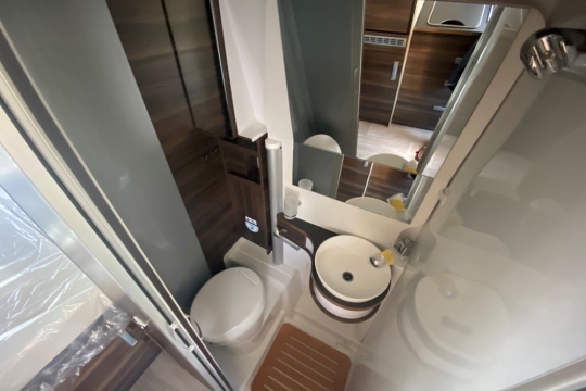 laika-ecovip-cv600-interior-bathroom.jpg