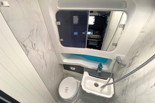 swift-voyager-475-interior-bathroom.jpg