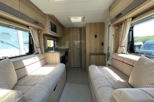 elddis-majestic-105-interior-to-rear.jpg