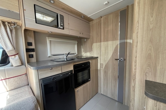 elddis-majestic-105-interior-kitchen-1.jpg