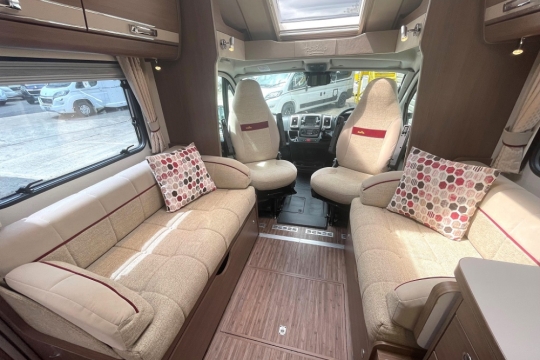 elddis-majestic-285-interior-front-lounge.jpg