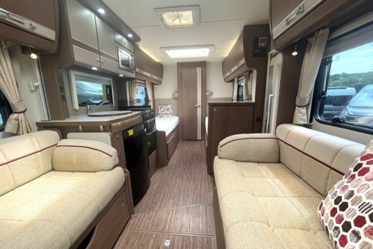 elddis-majestic-285-interior-to-rear.jpg