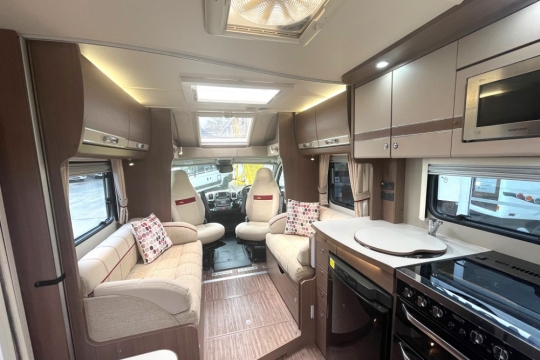 elddis-majestic-285-interior-kitchen-to-front.jpg