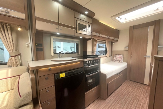 elddis-majestic-285-interior-kitchen-overview.jpg