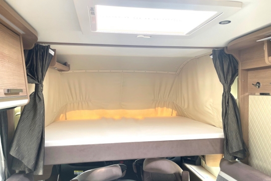 malibu-I-410-db-interior-overcab-bed.jpg