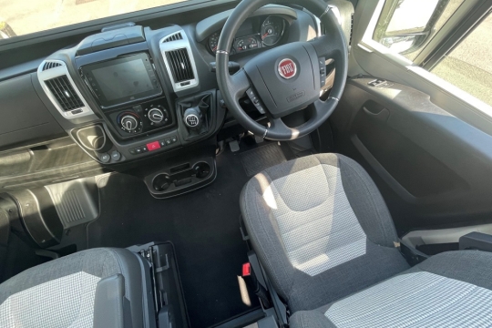 adria-twin-640-slb-interior-cab.jpg