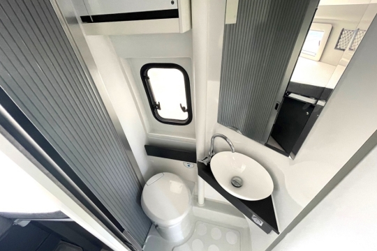 adria-twin-640-slb-interior-bathroom.jpg