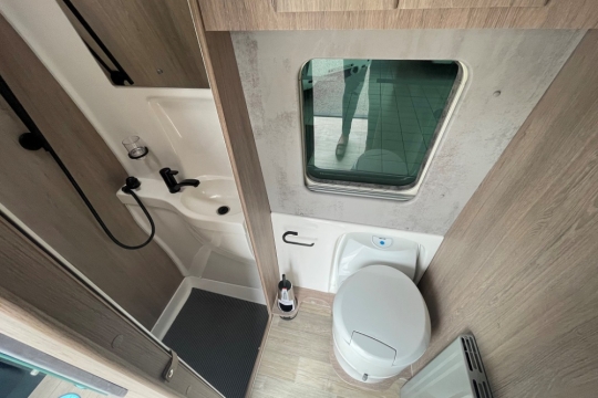 auto-sleepers-m-star-interior-washroom.jpg