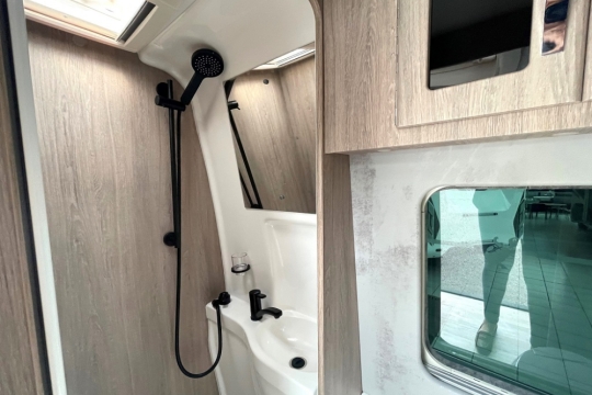 auto-sleepers-m-star-interior-shower.jpg