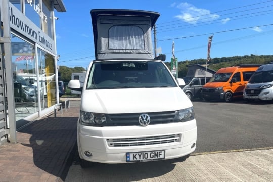 vw-transporter-t5-exterior-front-roof-up.jpg