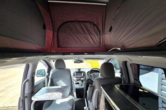 wellhouse-i800-camper-interior-to-front.jpg