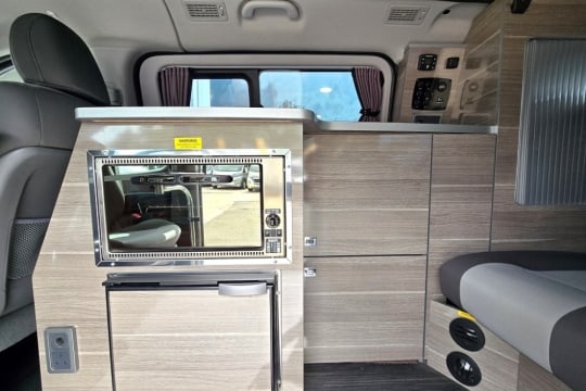 wellhouse-i800-camper-interior-kitchen.jpg