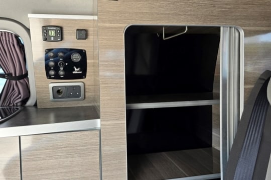 wellhouse-i800-camper-interior-storage.jpg