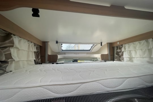 bailey-autograph-79-6-interior- drop-down-bed.jpg