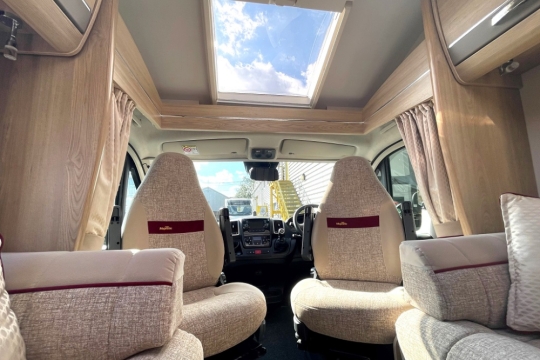 elddis-majestic-185-interior-cab.jpg