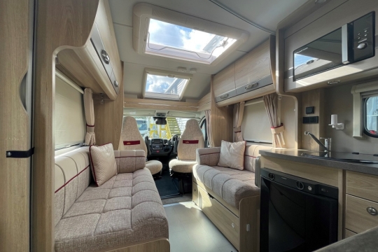 elddis-majestic-185-interior-front-lounge.jpg