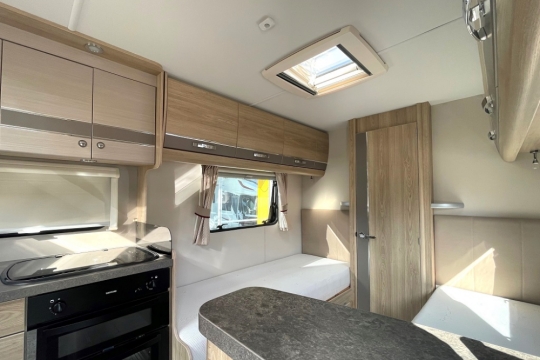 elddis-majestic-185-interior-to-back-beds.jpg