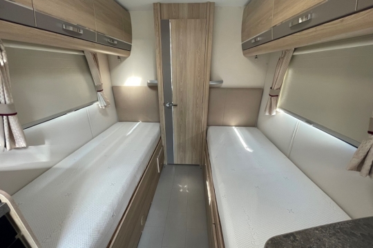 elddis-majestic-185-interior-beds.jpg