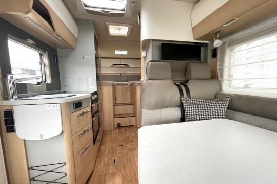 hymer-mci-580-interior-to-rear.jpg