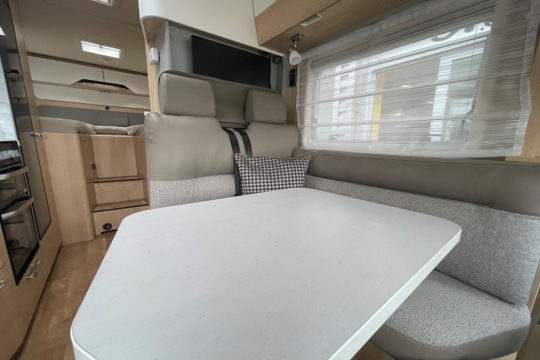 hymer-mci-580-interior-lounge.jpg