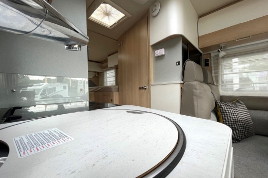 hymer-mci-580-interior-door-angle.jpg