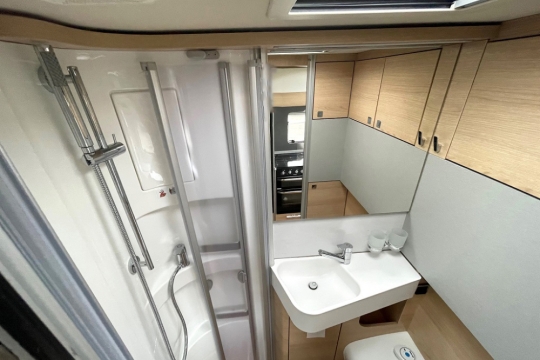 hymer-mci-580-interior-shower.jpg