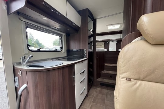 burstner-nexxo-t690g-55-edition-interior-kitchen-to-rear.jpg