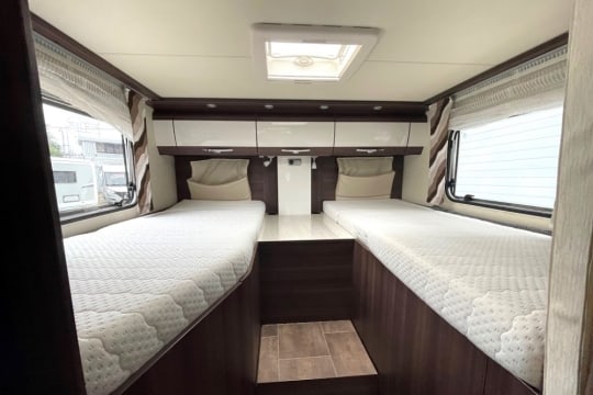 burstner-nexxo-t690g-55-edition-interior-fixed-beds.jpg