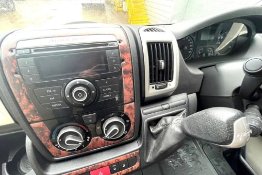 auto-cruise-tempo-interior-dash.jpg