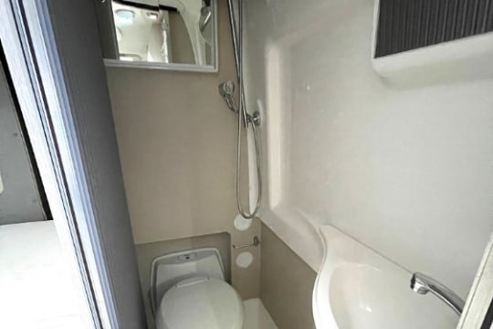 auto-sleepers-kingham-interior-washroom.jpg