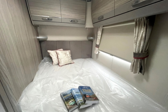 elddis-majestic-155-interior-bed.jpg