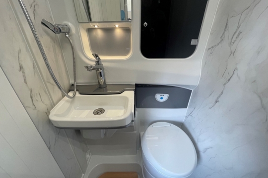 swift-trekker-x-interior-washroom.jpg