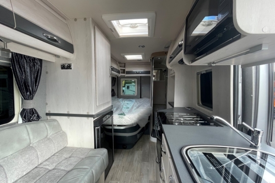 auto-sleepers-kingham-interior-to-rear.jpg