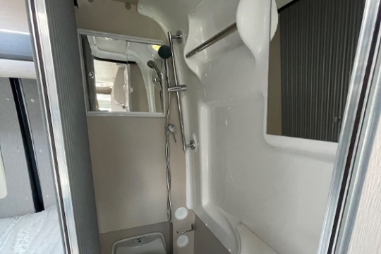 auto-sleepers-kingham-interior-washroom.jpg