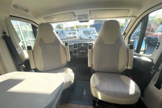 etrusco-cv540-db-interior-cab.jpg