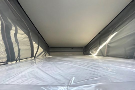 etrusco-cv540-db-interior-roof-bed.jpg