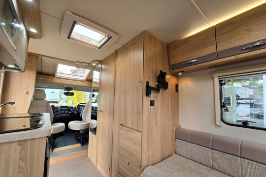 elddis-accordo-120-interior-to-front.jpg