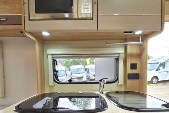 elddis-accordo-120-interior-kitchen-portrait.jpg