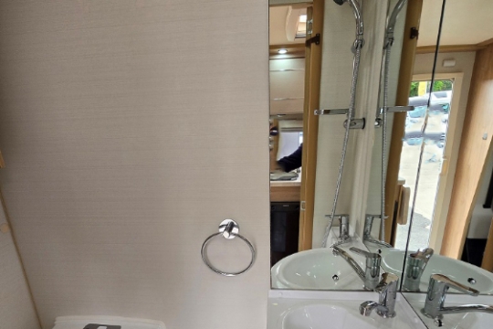 elddis-accordo-120-interior-washroom.jpg