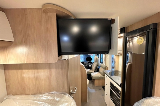 carthago-c-tourer-i-143-le-interior-bedroom-tv.jpg