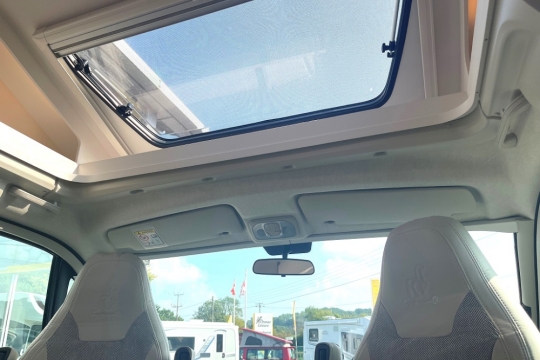 etrsuco-t7400-sbc-interior-cab-skylight.jpg