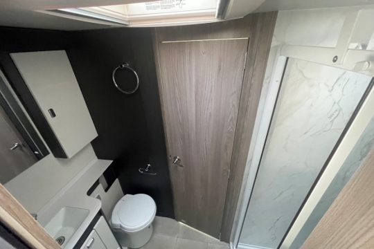 swift-voyager-584-interior-bathroom-overview.jpg